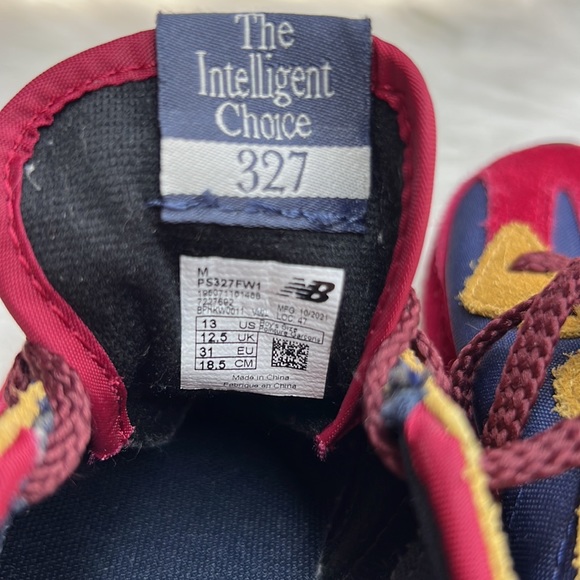 New Balance 327 Kids Size 13 - Picture 8 of 12